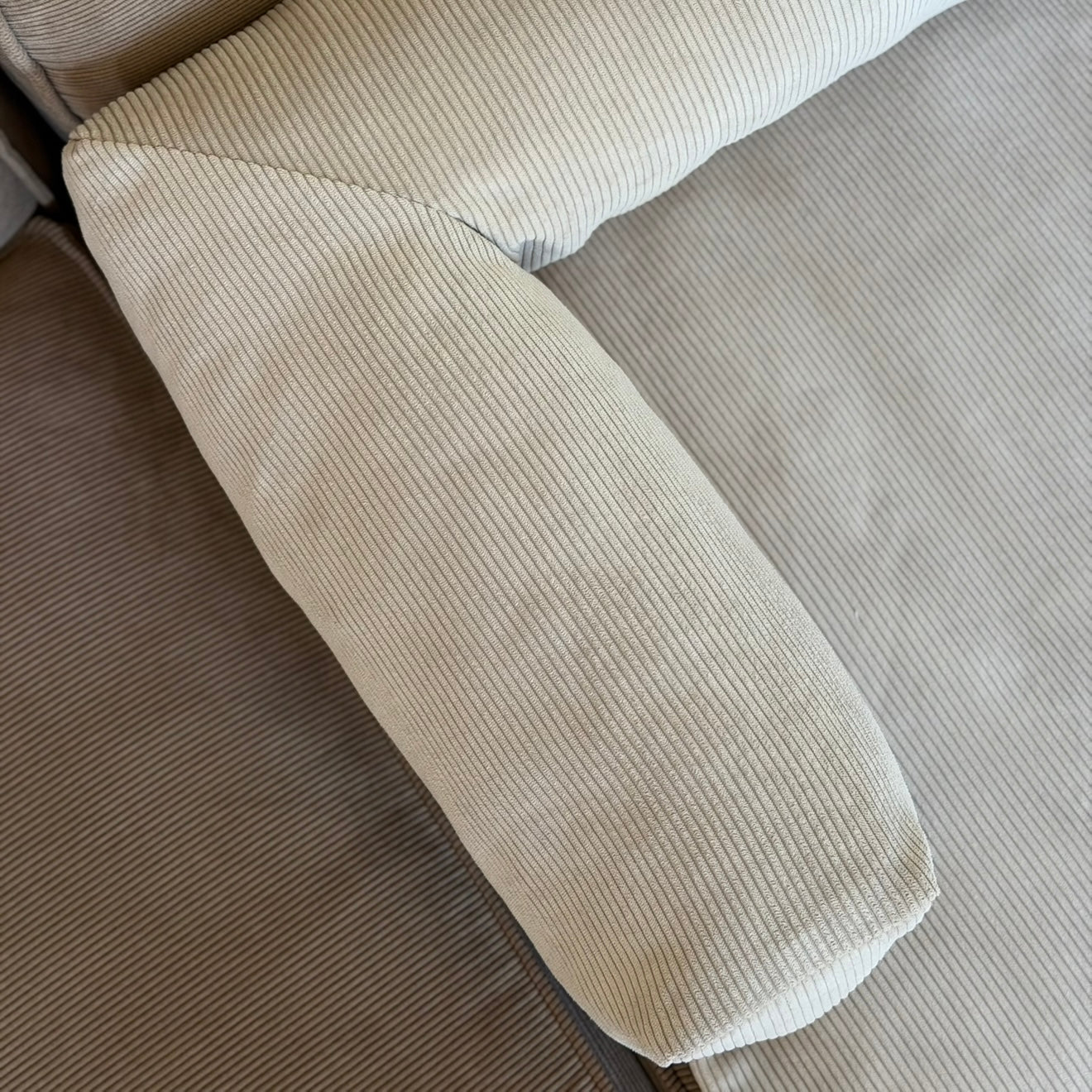 Olaf Hundekurven Til Sofaen   Beige I Smal Fløjl