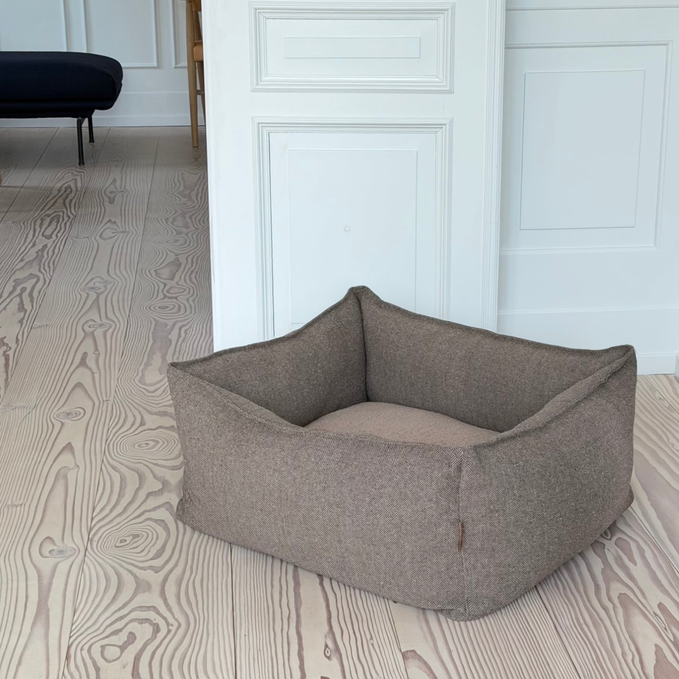 Carl Hundekurven   Brun Tweed   Medium