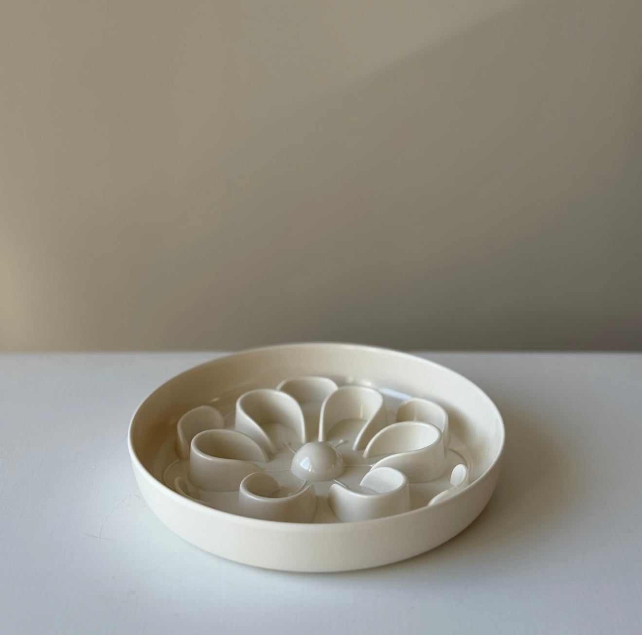 Slikkemåtte   Blomst   Beige