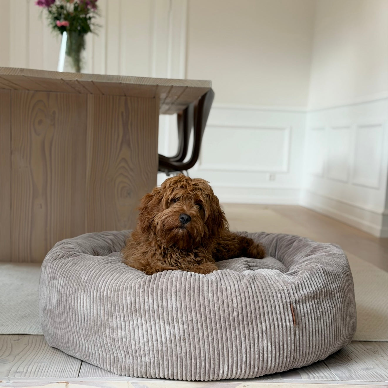 Elva Hundekurven I Lys Brun   Bred Fløjl   Medium 65 ø